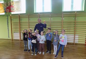 Spotkanie z policjantem w ramach AKCJI ODBLASKOWA SZKOŁA