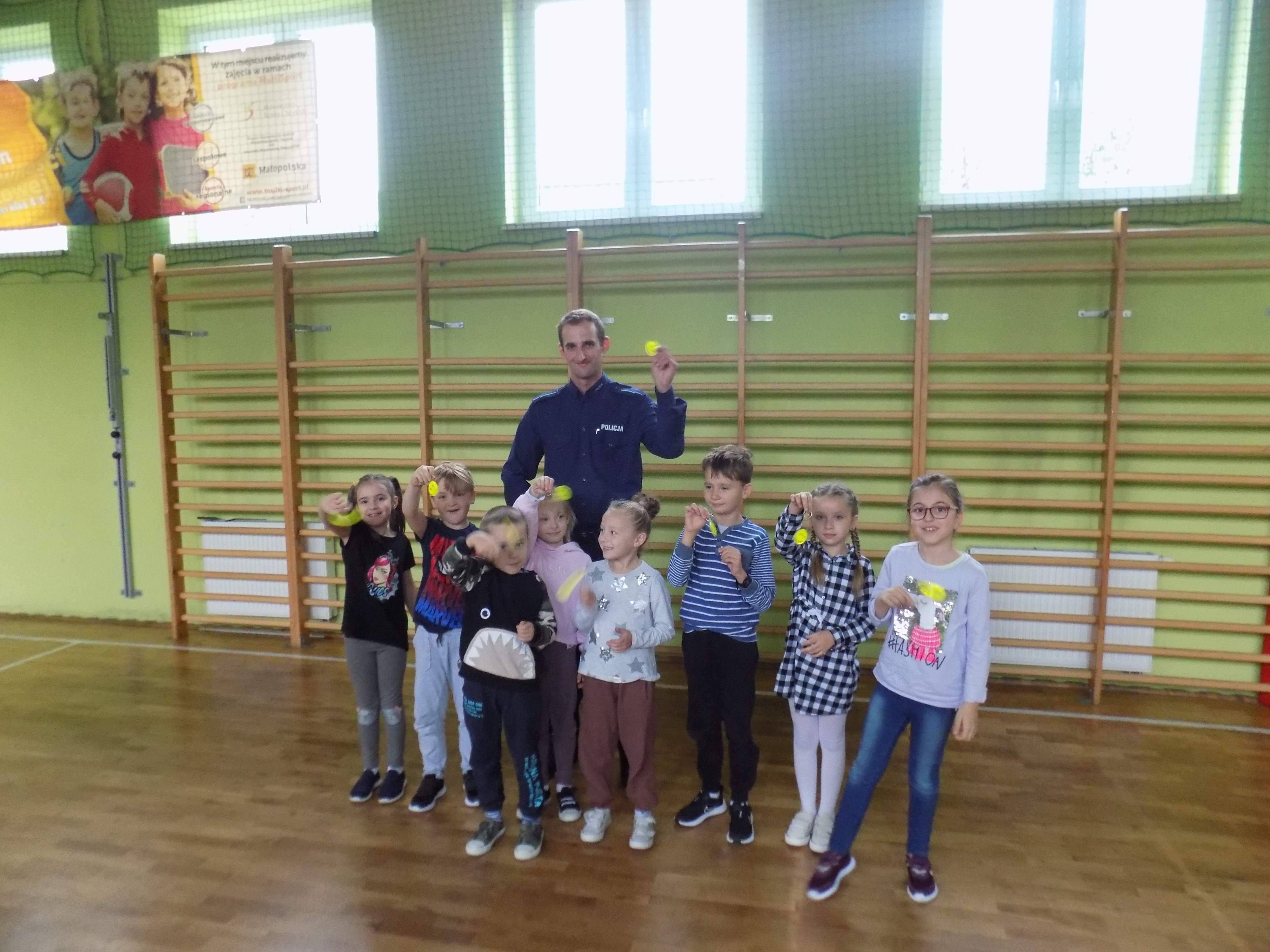 Spotkanie z policjantem w ramach AKCJI ODBLASKOWA SZKOŁA